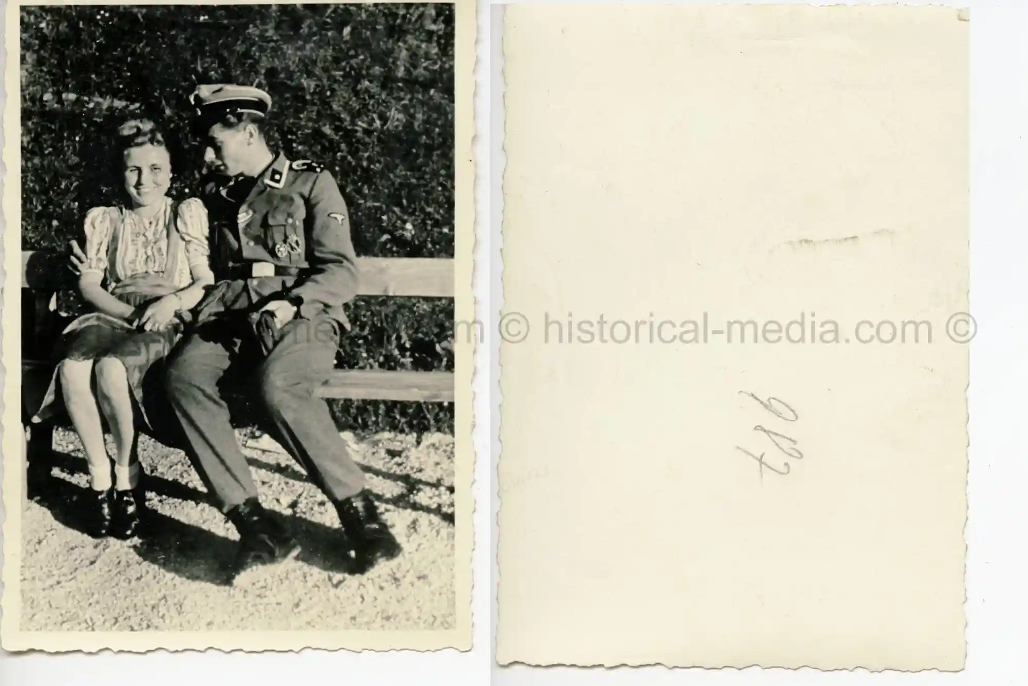 WAFFEN-SS PHOTO - WIKING SOLDIER & GIRLFRIEND + MEDALS