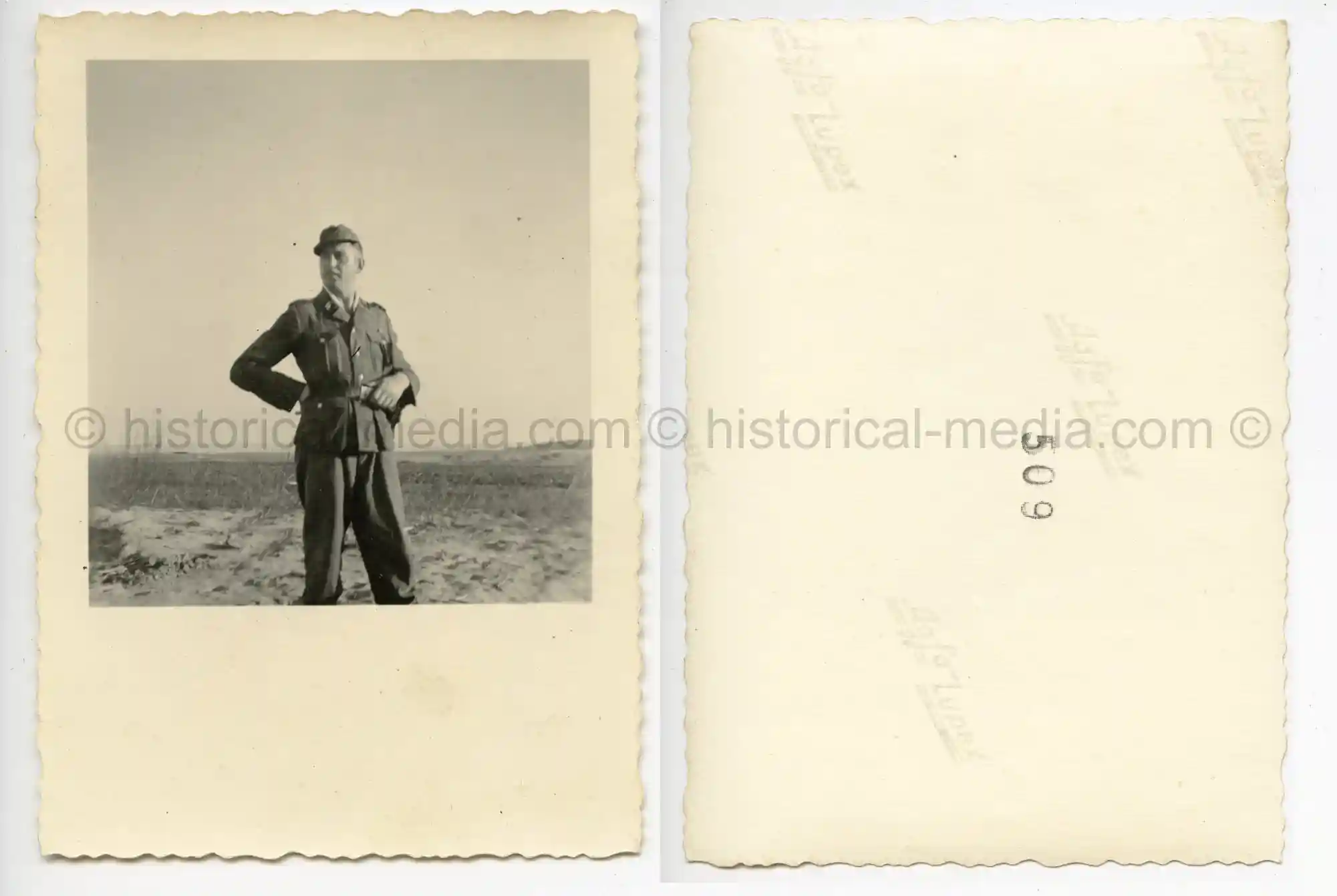 WAFFEN-SS PHOTO - WIKING SOLDIER WEARING CAMO FIELD CAP M42 TARNMÜTZE
