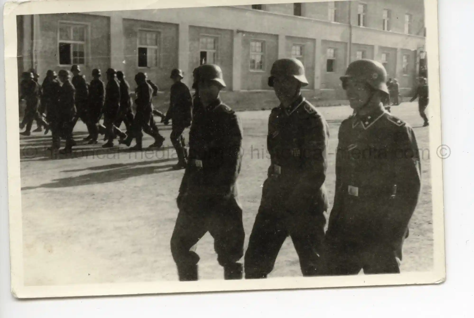 WAFFEN-SS PHOTO - WIKING SOLDIERS ON PARADE