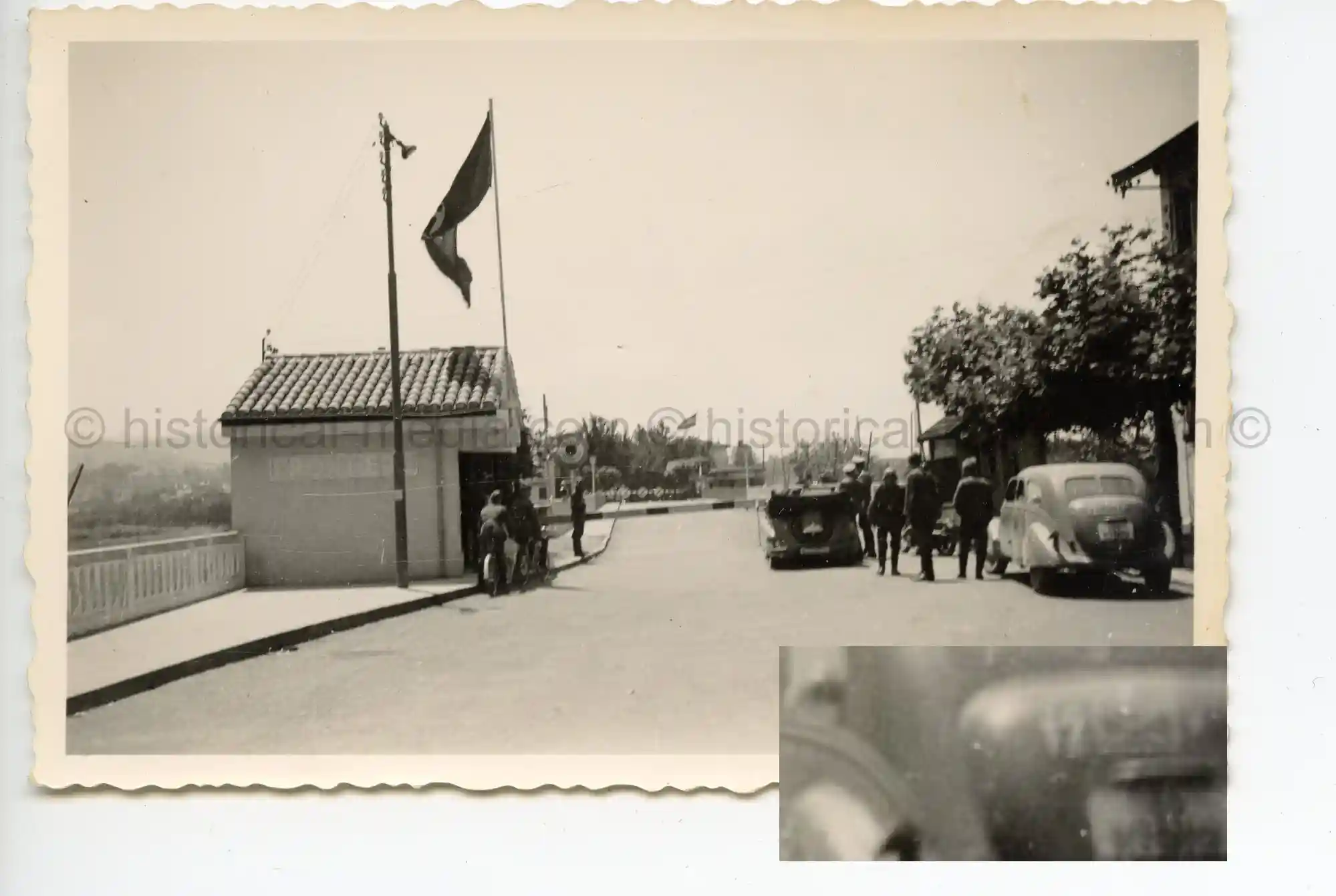 WAFFEN-SS PHOTO - SOLDIERS AT FRENCH/SPANISH BORDER JUNE 30, 1940