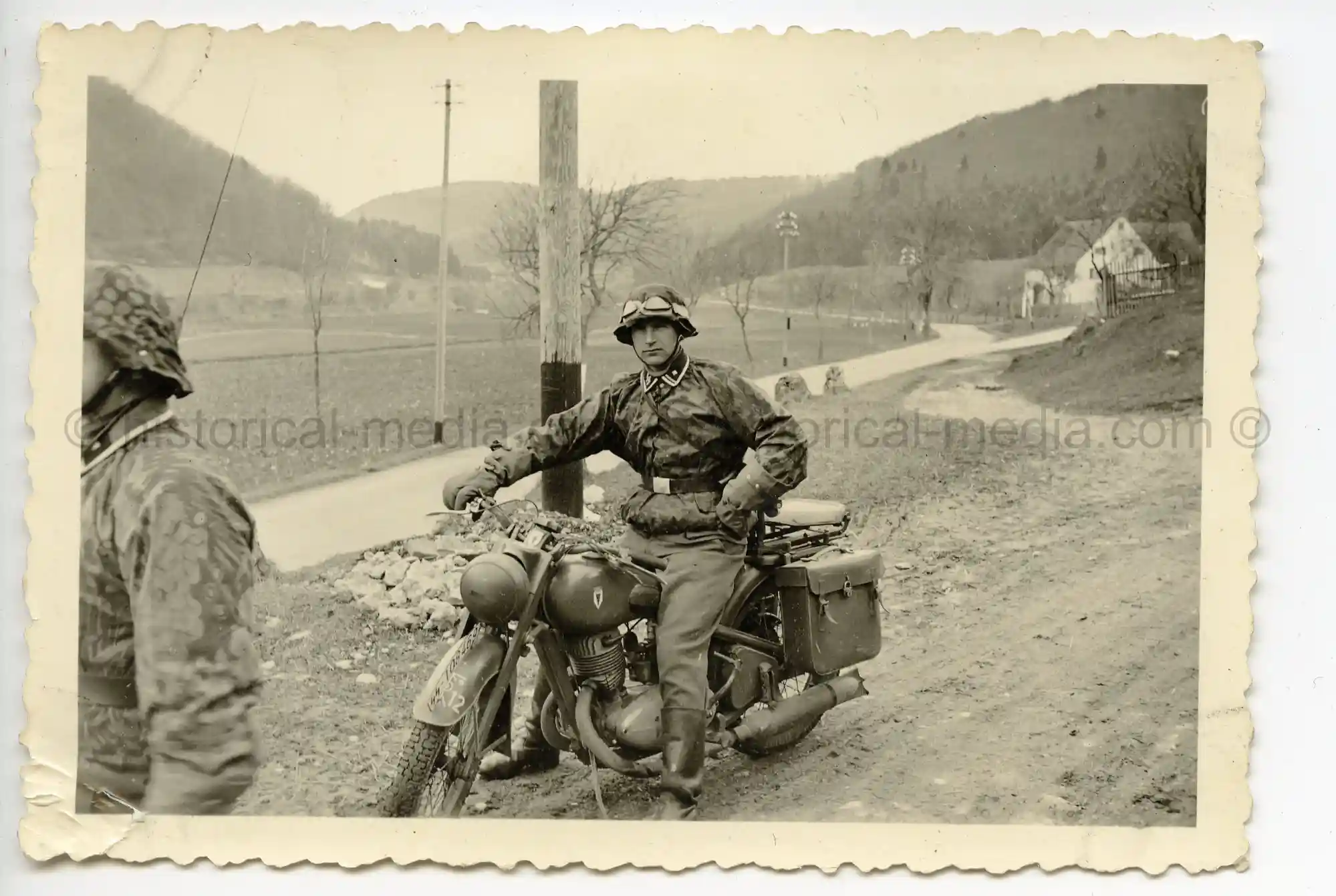 WAFFEN-SS PHOTO - WIKING SOLDIERS IN CAMO SMOCKS + MOTORCYCLE - SHARP!