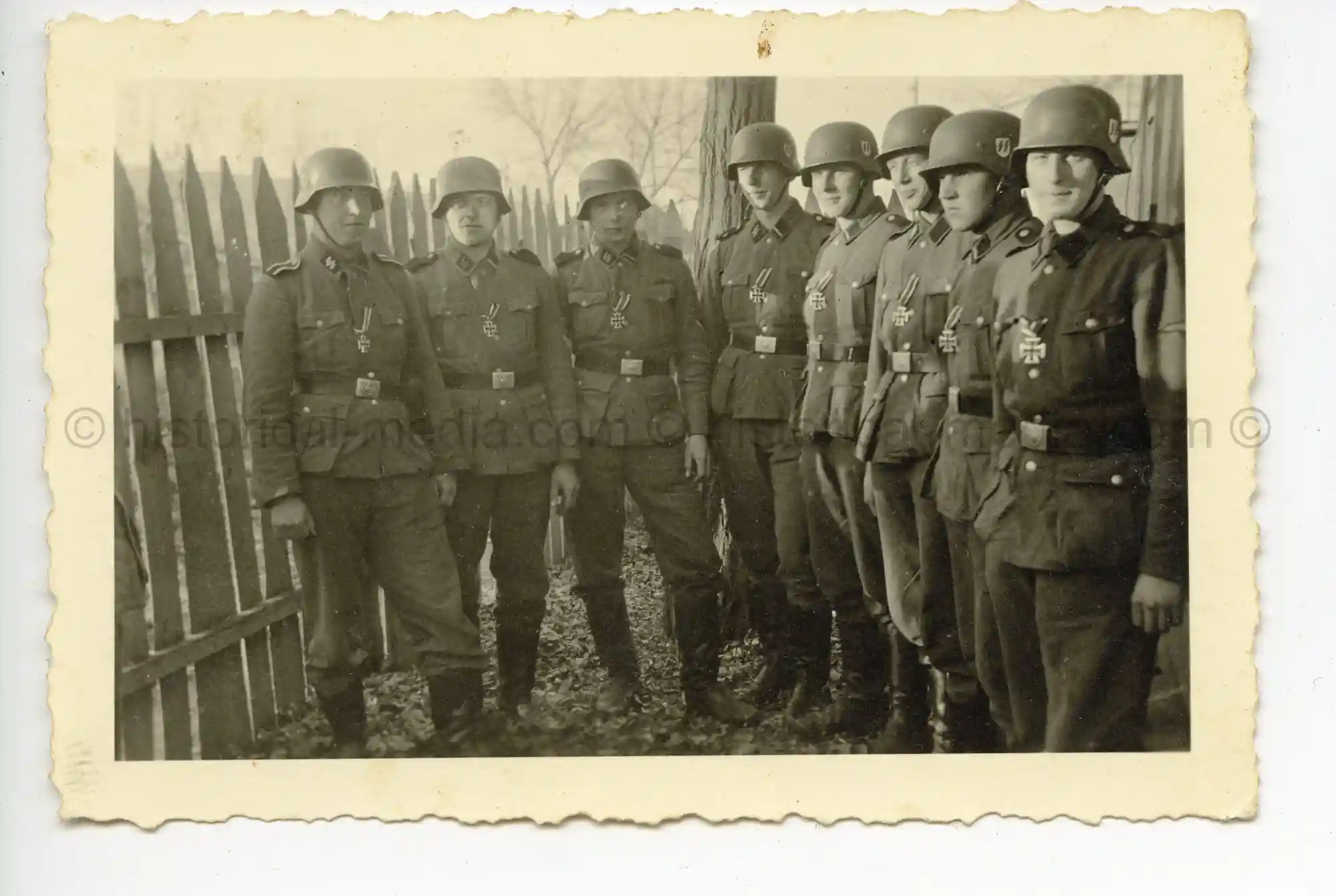 WAFFEN-SS PHOTO - WIKING SOLDIERS JUST AWARDED EK2 MEDALS IN THE FIELD!