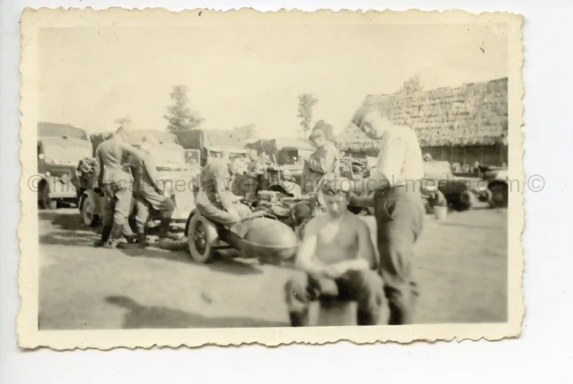 WAFFEN-SS PHOTO - WIKING SOLDIERS GET HAIR CUT IN FIELD + KRADS