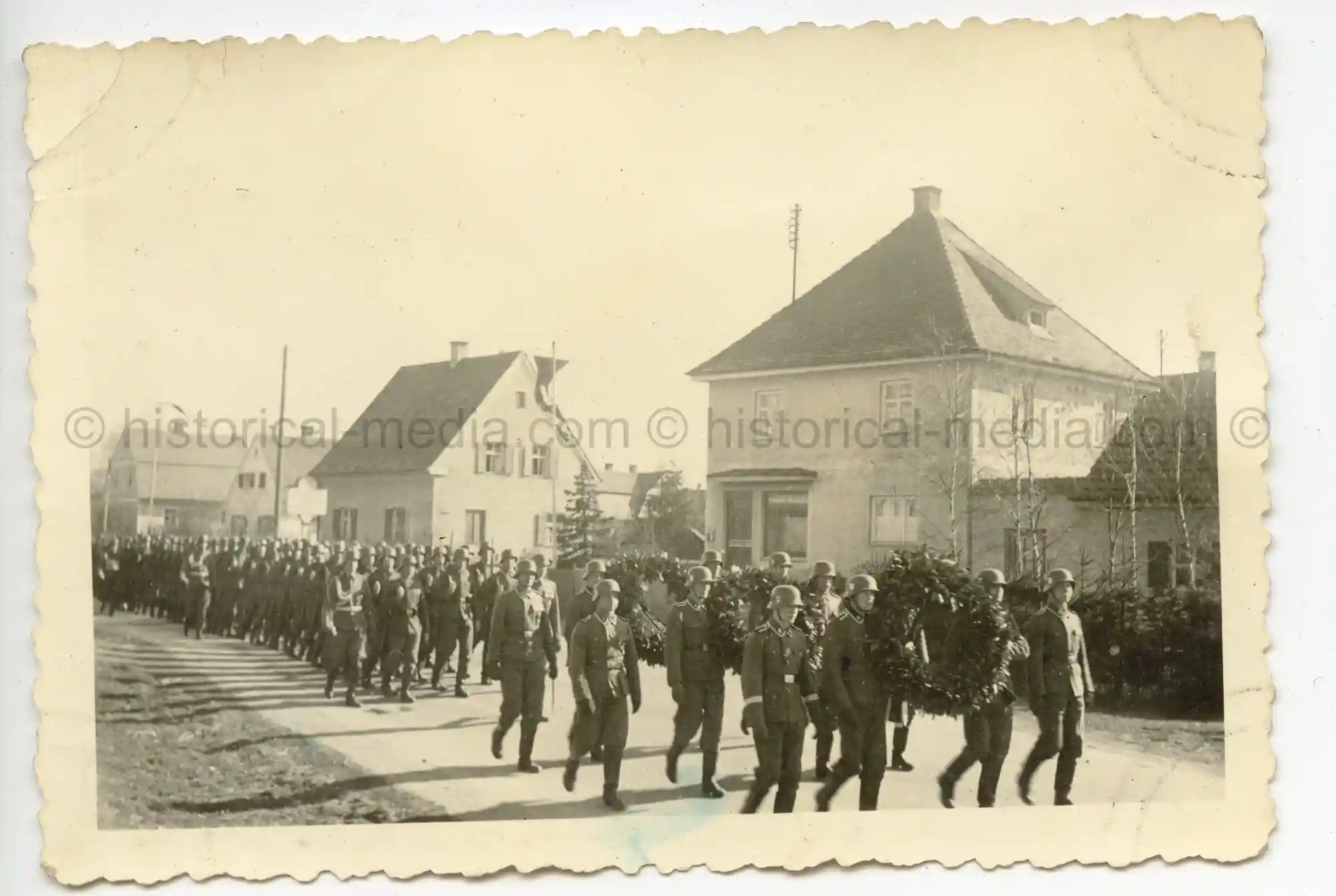 WAFFEN-SS PHOTO - WIKING SOLDIER FUNERAL PARADE
