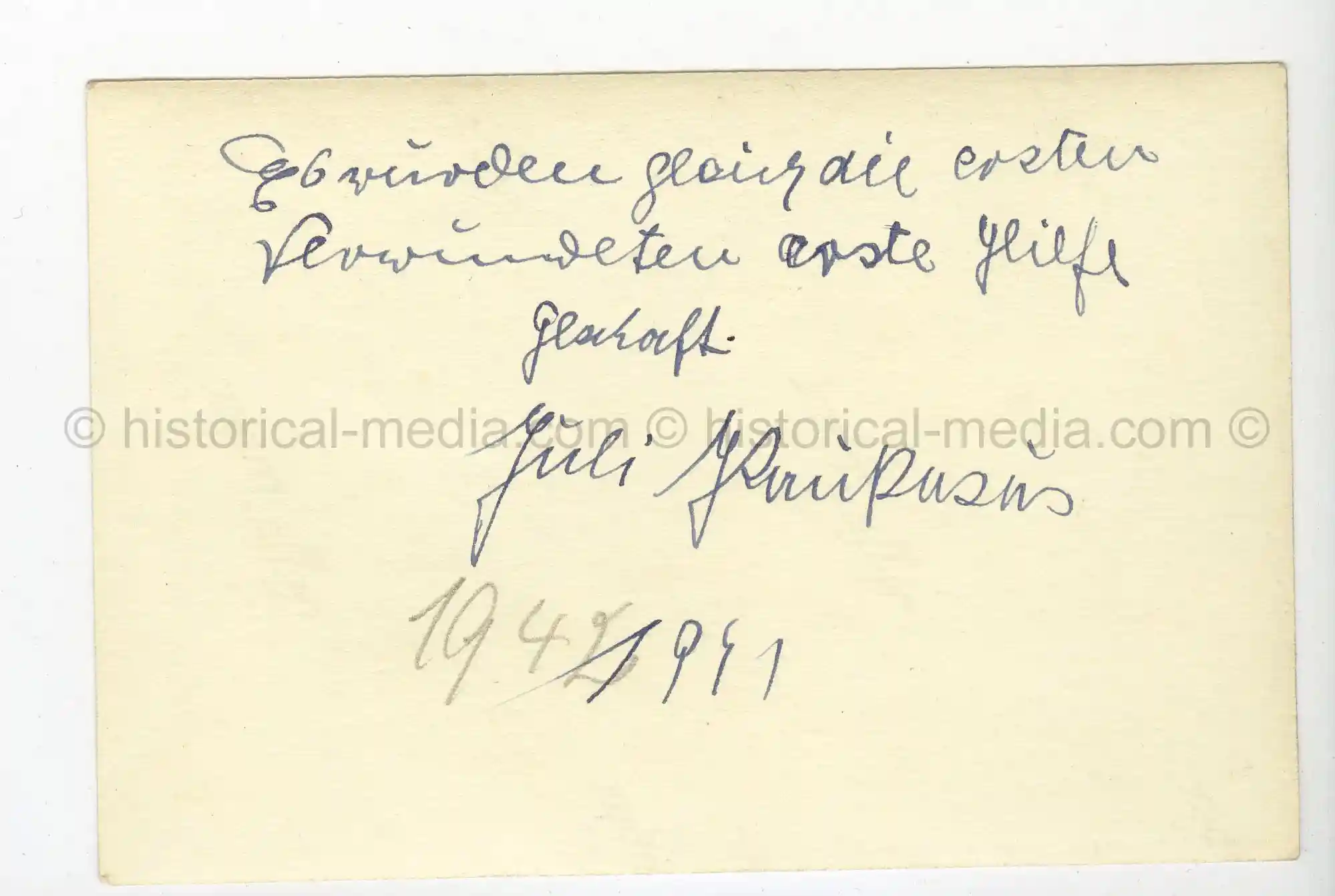 WAFFEN-SS PHOTO - WIKING MEDIC TREATS WOUNDED IN THE FIELD - MEDICAL GEAR