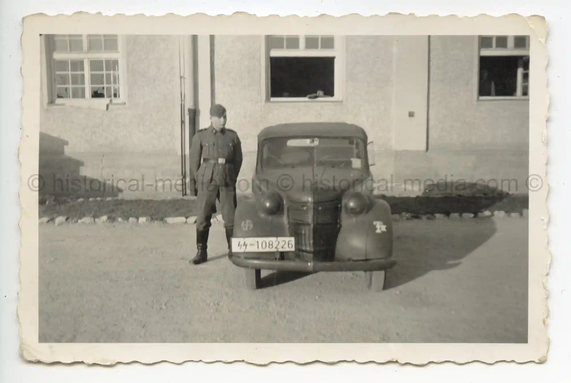 WAFFEN-SS PHOTO - WIKING INSIGNIA ON LKW CAR