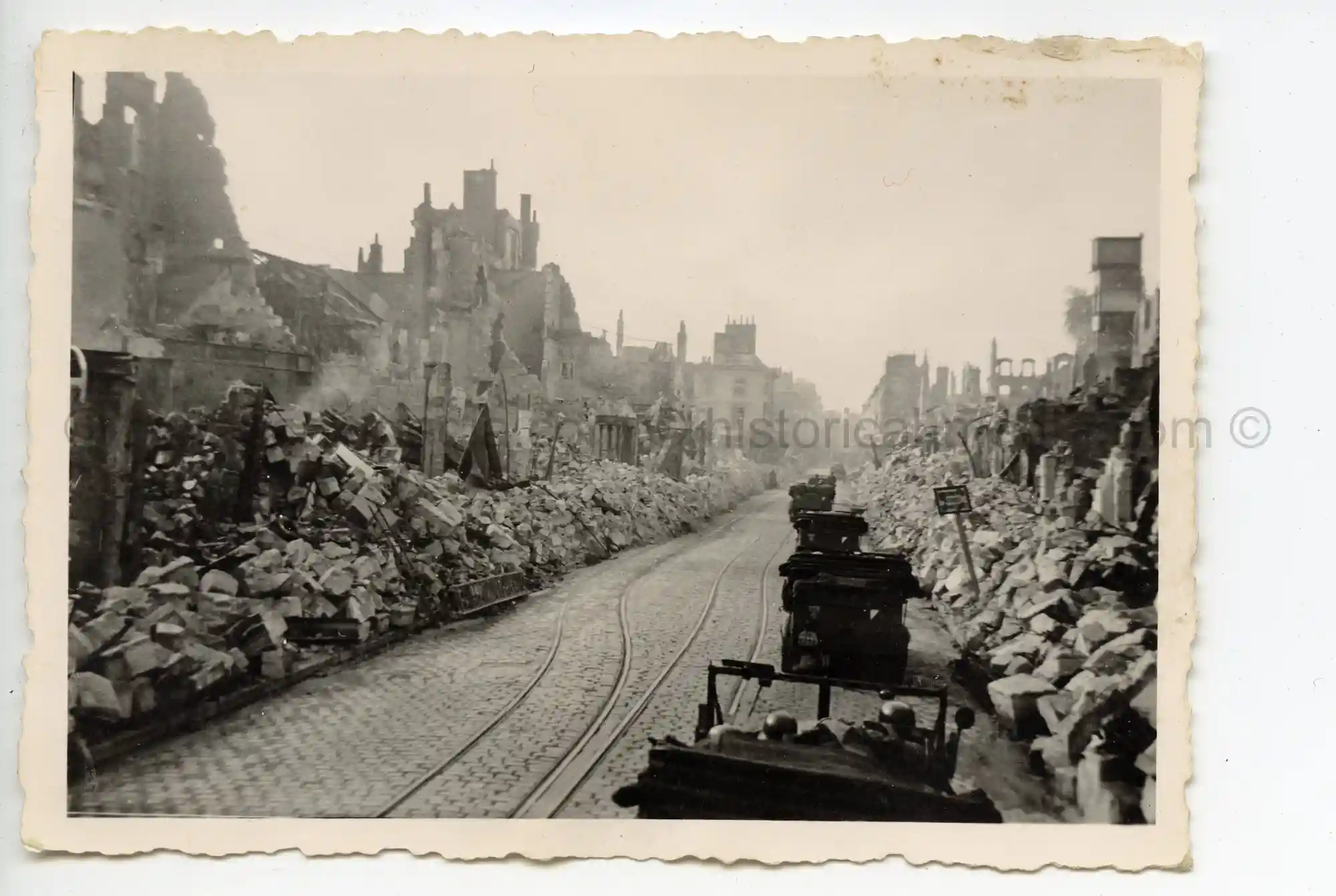 WAFFEN-SS PHOTO - TROOPS ROLL THROUGH DESTROYED FRENCH TOWN