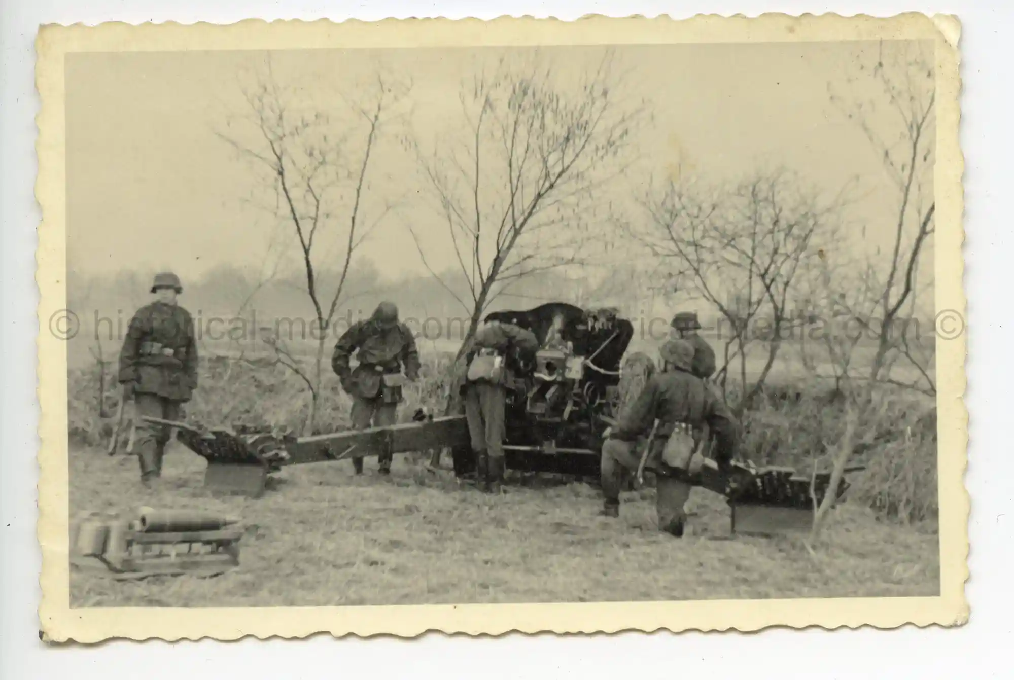 WAFFEN-SS PHOTO - WIKING ARTILLERIE UNIT IN CATION + CAMO SMOCKS