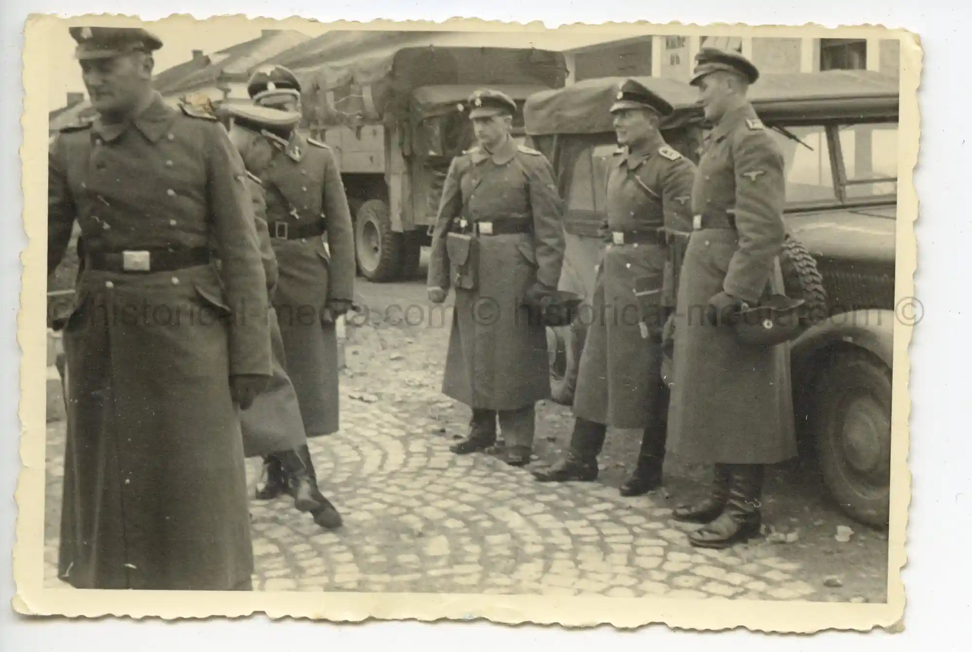 WAFFEN-SS PHOTO - WIKING OFFICERS & NCOS IN THE FIELD