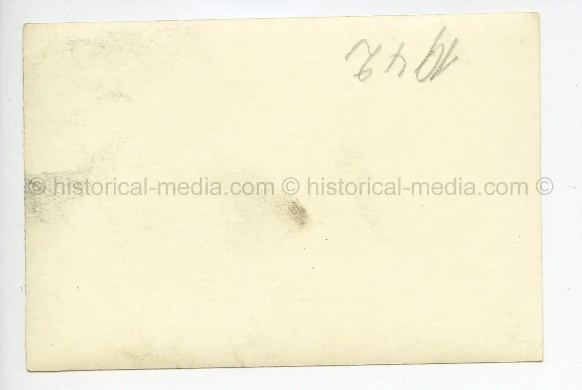 WAFFEN-SS PHOTO - WIKING SOLDIER IN CAMO SMOCK INSPECTS KIA RUSSIAN ANTI-TANK CREW