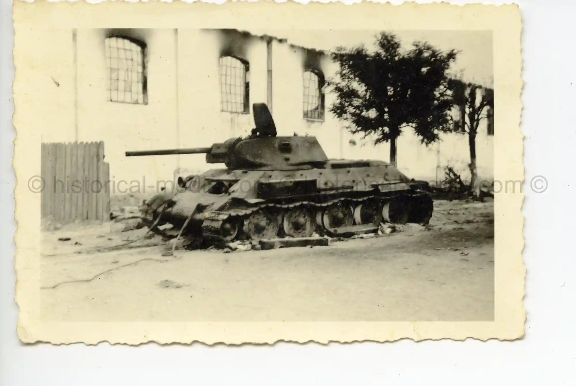 WAFFEN-SS PHOTO - WIKING UNIT PHOTOGRAPHS RUSSIAN T-34 TANK