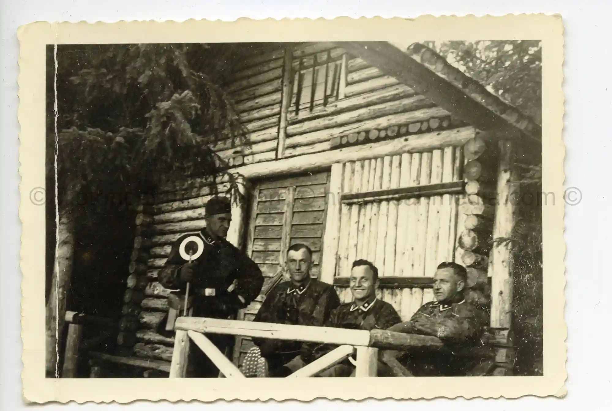WAFFEN-SS PHOTO - WIKING SOLDIERS WEARING CAMO SMOCKS