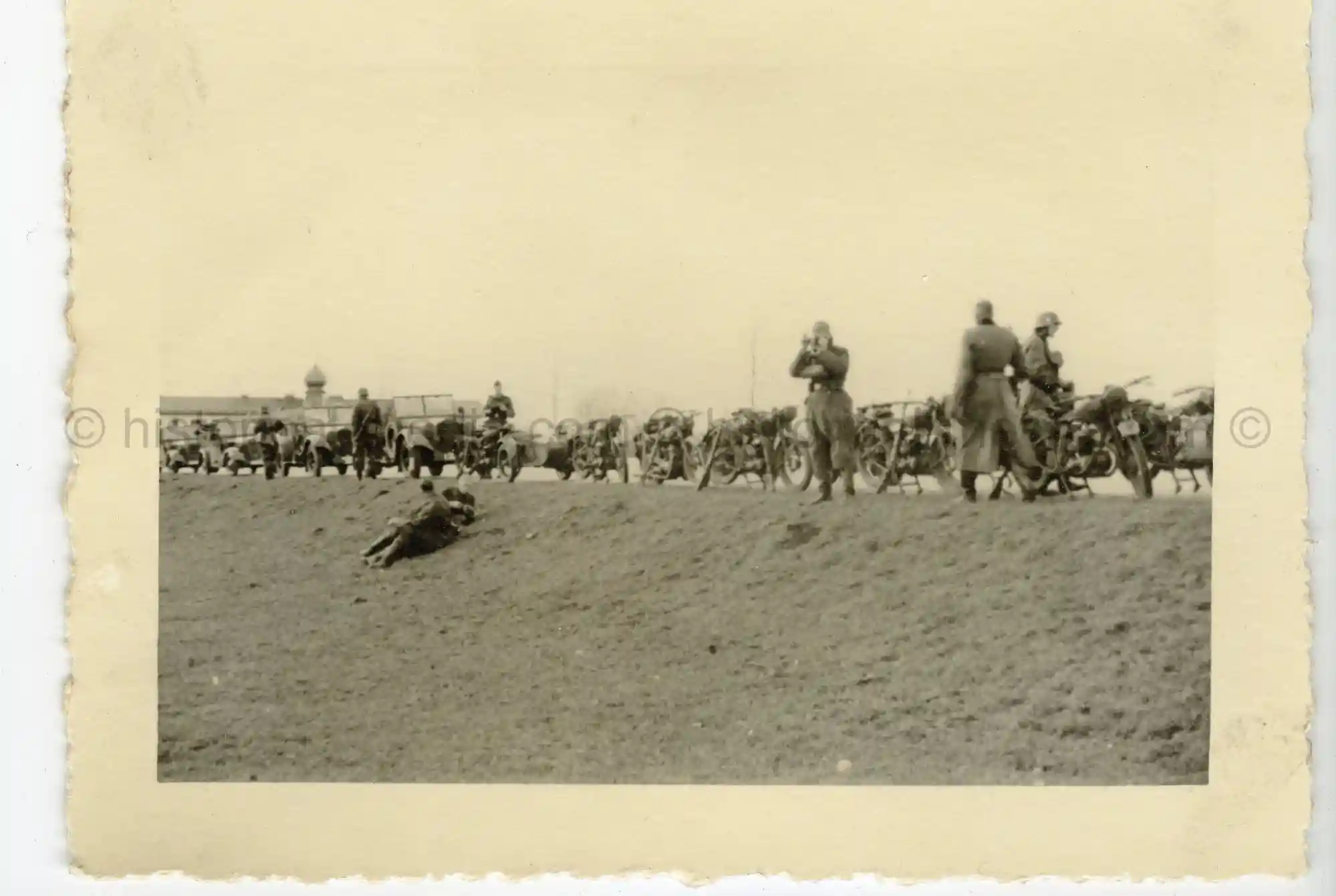 WAFFEN-SS PHOTO - WIKING KRADSCHÜTZEN COLUMN