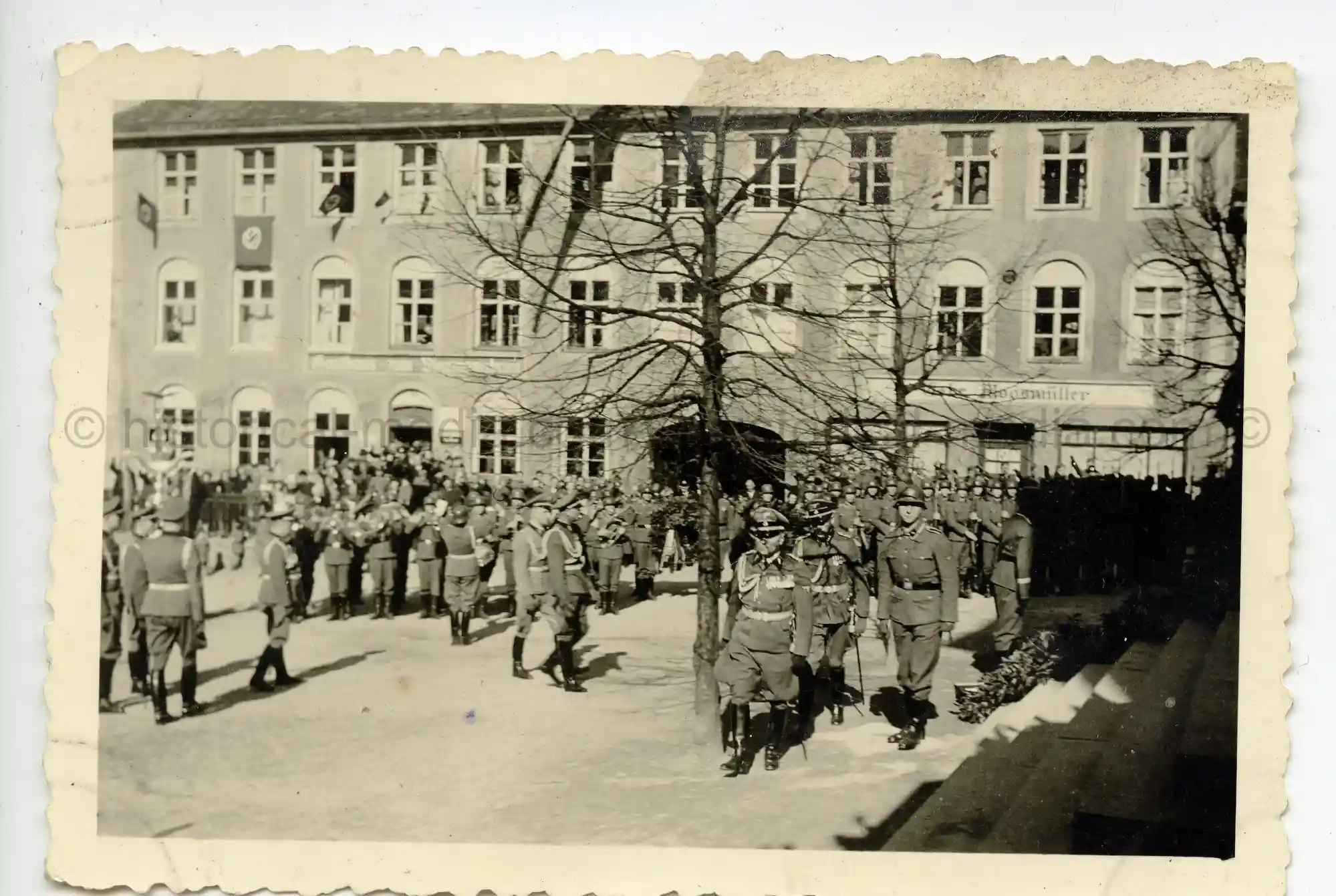 WAFFEN-SS PHOTO - WIKING GENERAL REVIEWING TROOPS IN TOWN SQUARE