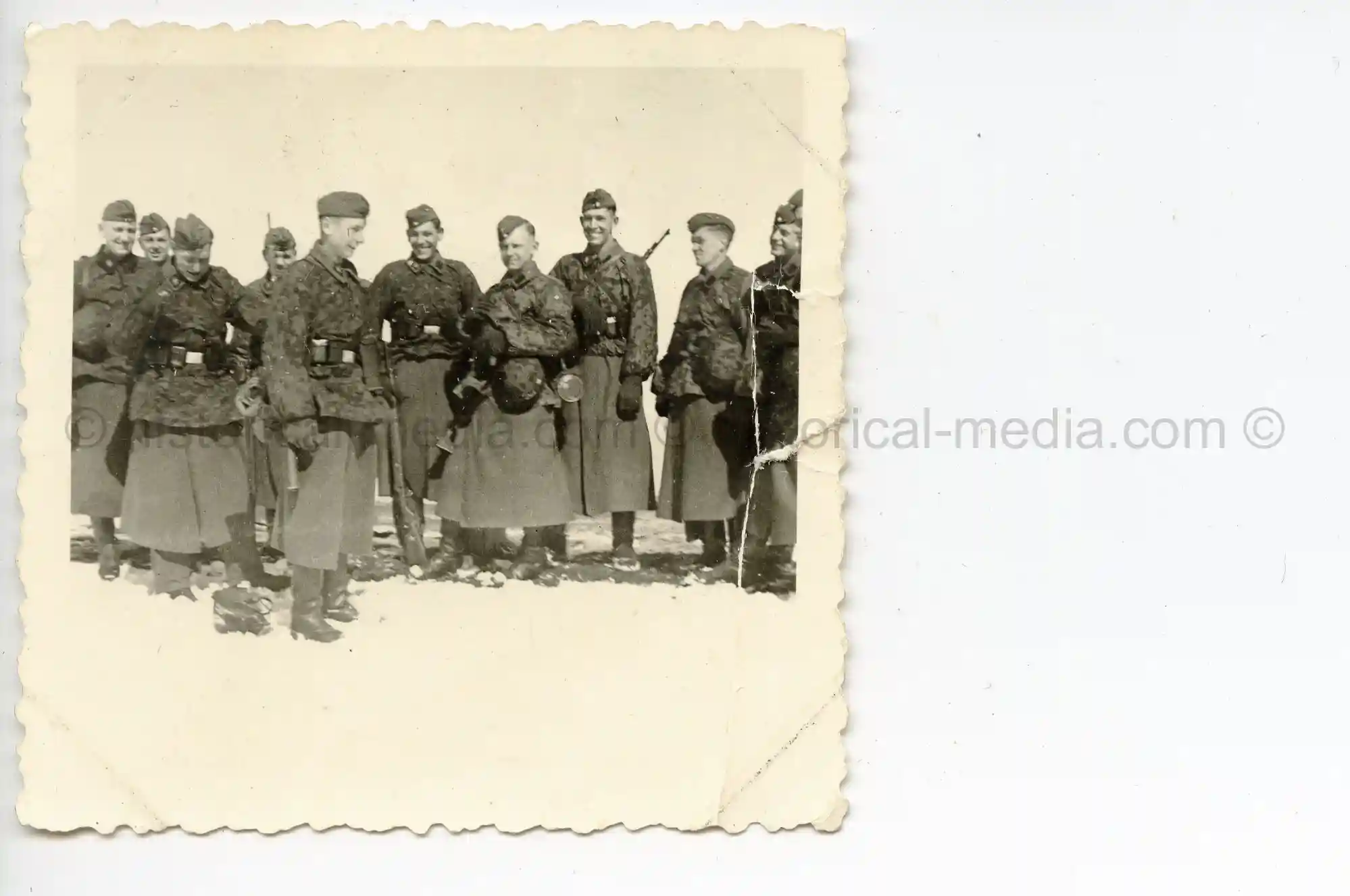 WAFFEN-SS PHOTO - WIKING SOLDIERS + CAMO SMOCKS IN WEAR IN THE FIELD