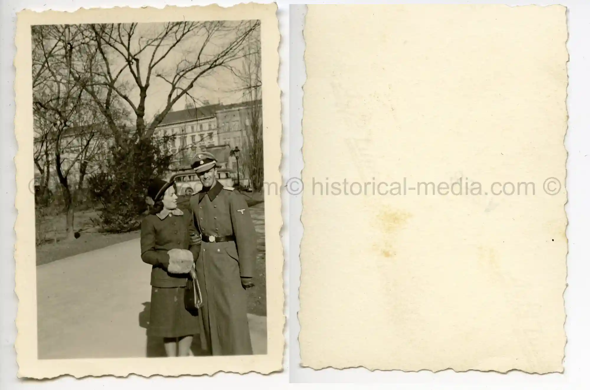 WAFFEN-SS PHOTO - WIKING OFFICER AND WIFE POSE