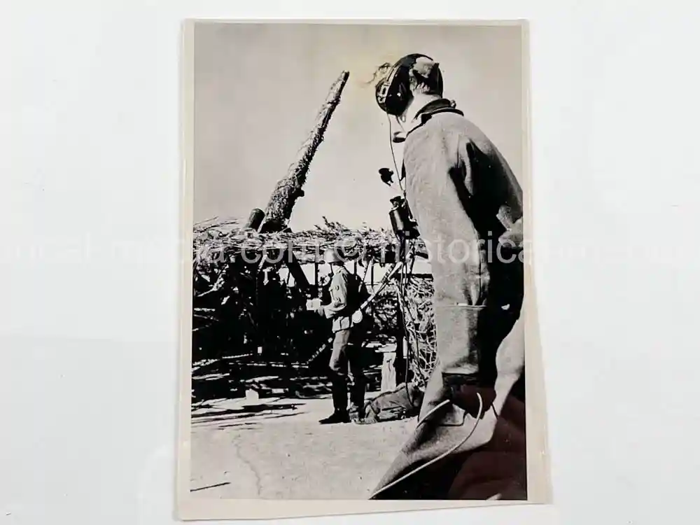 ORIGINAL PRESS PHOTO - 8.8CM FLAK IN ACTION ON CHANNEL COAST - JULY 1944