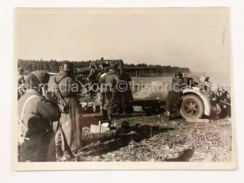 ORIGINAL PRESS PHOTO - 8.8CM FLAK IN ACTION NEAR SHITOMIR