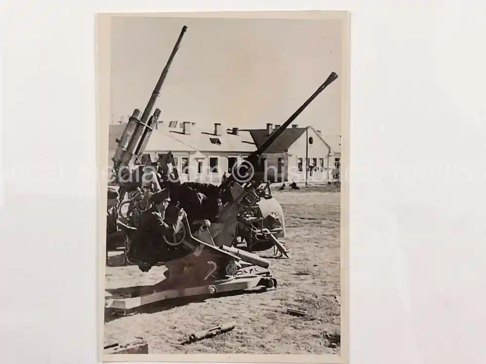 ORIGINAL PRESS PHOTO - 8.8CM & 3.7CM FLAK 