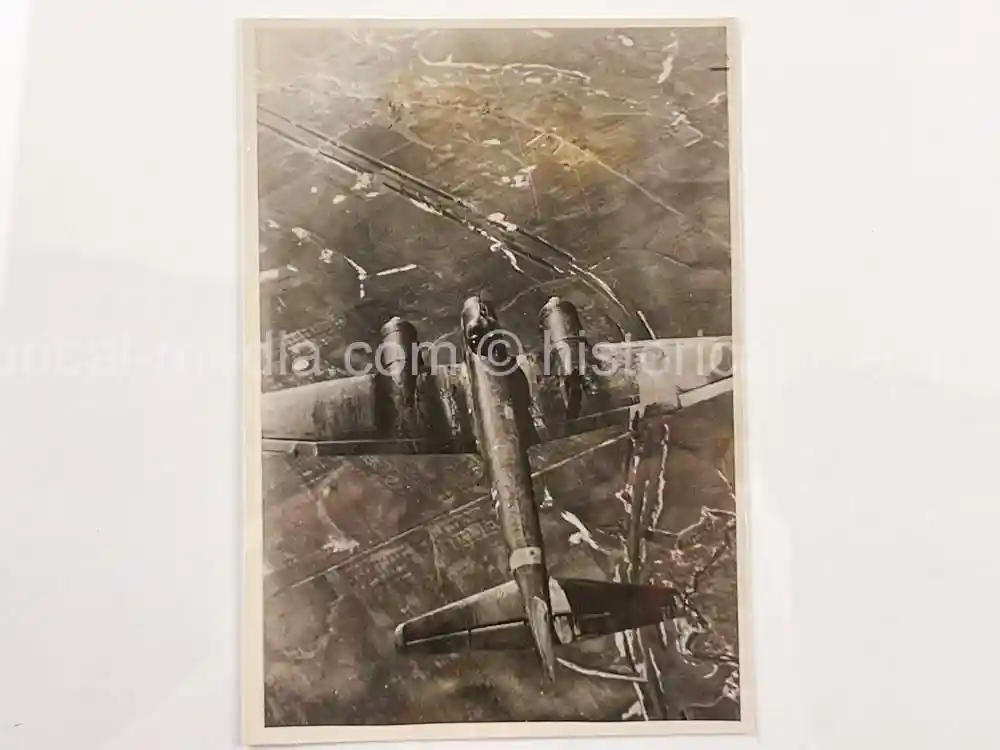 ORIGINAL PRESS PHOTO - JU 88 BOMBER IN FLIGHT