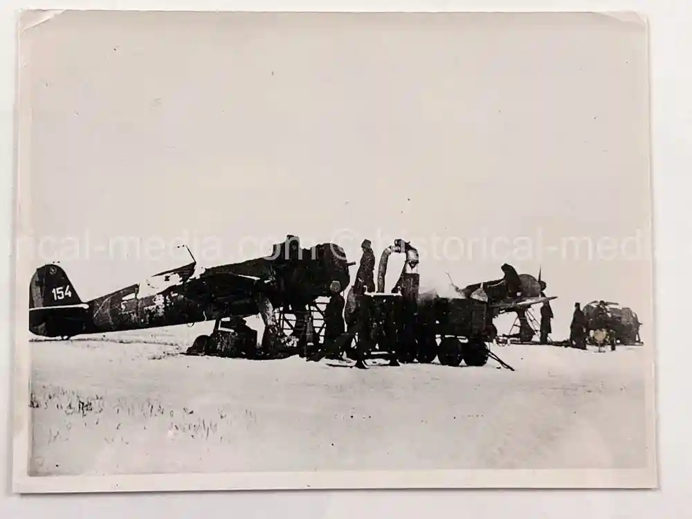 ORIGINAL PRESS PHOTO - ROMANIAN FIGHTER AIRPLANE & FW 190 - 1943