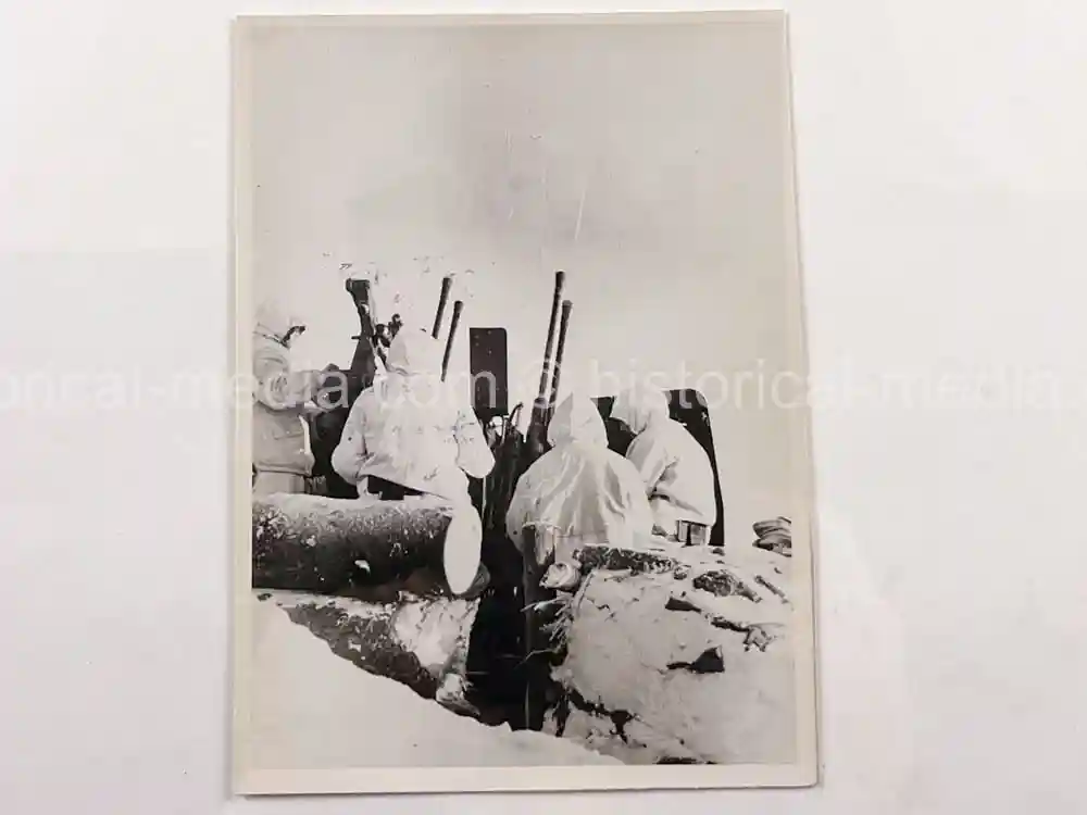 ORIGINAL PRESS PHOTO - FLAK VIERLING & CREW - JANUARY 1943