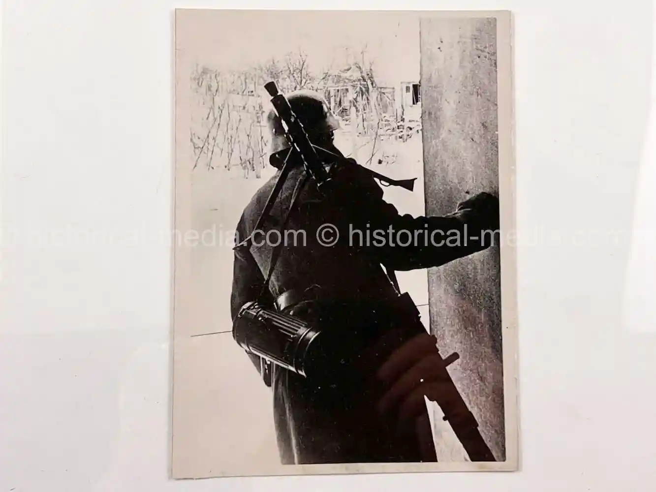 ORIGINAL PRESS PHOTO - GERMAN MG 34 SOLDIER ON PATROL - MARCH 1940