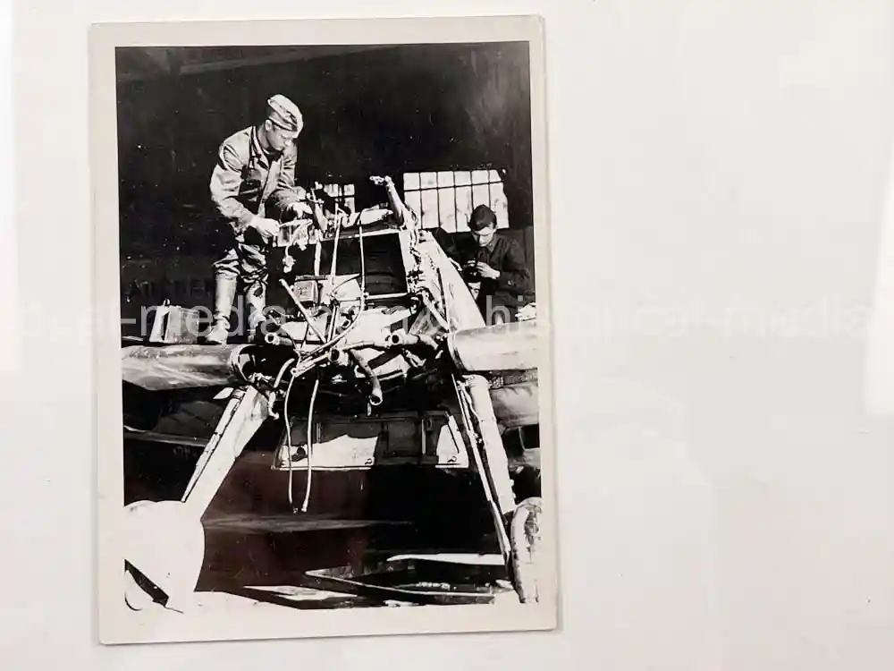 ORIGINAL PRESS PHOTO - ME 109 AIRCRAFT MAINTENANCE IN NORWAY 1942