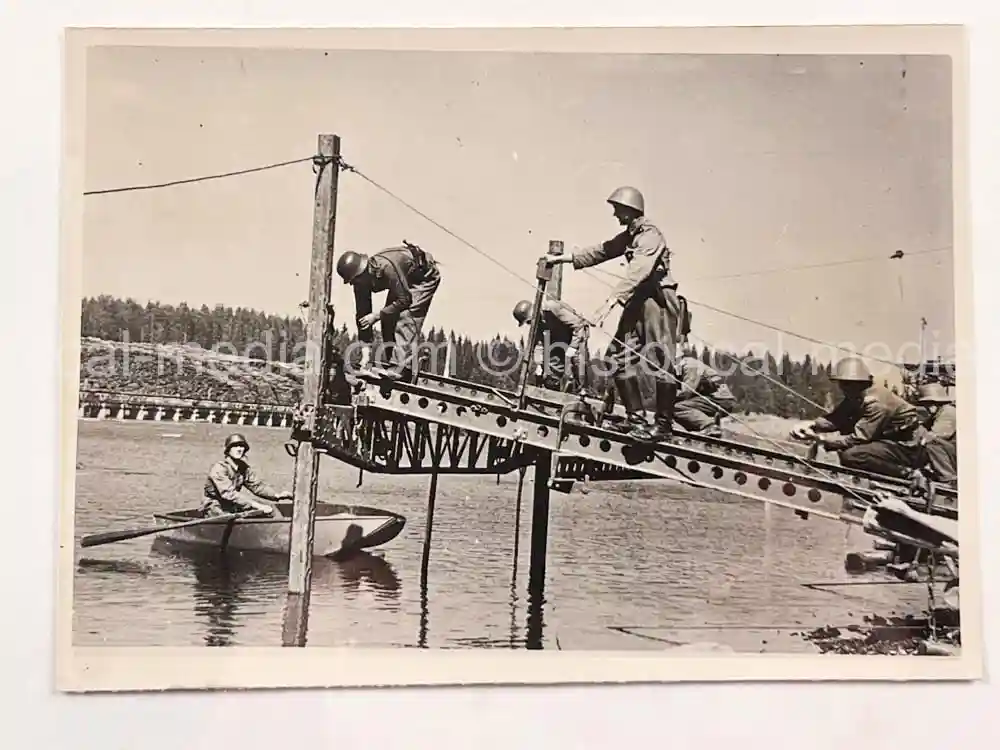 ORIGINAL PRESS PHOTO - FINNISH ENGINEER SOLDIERS IN THE FIELD