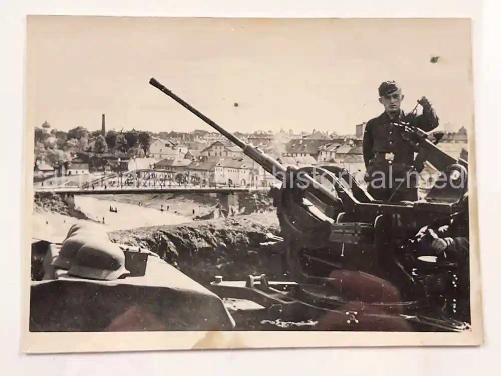 ORIGINAL PRESS PHOTO - FLAK CANNON IN POSITION IN PLESKAU - 1941