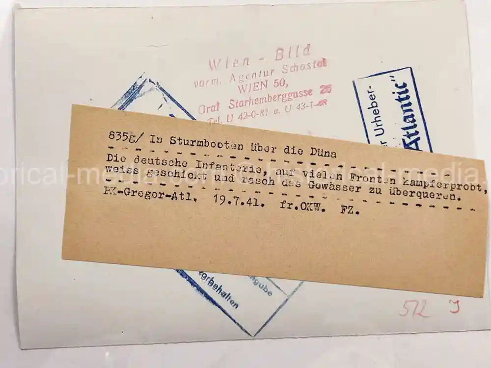 ORIGINAL PRESS PHOTO - GERMAN STURMBOOT TROOPS CROSS DUNA