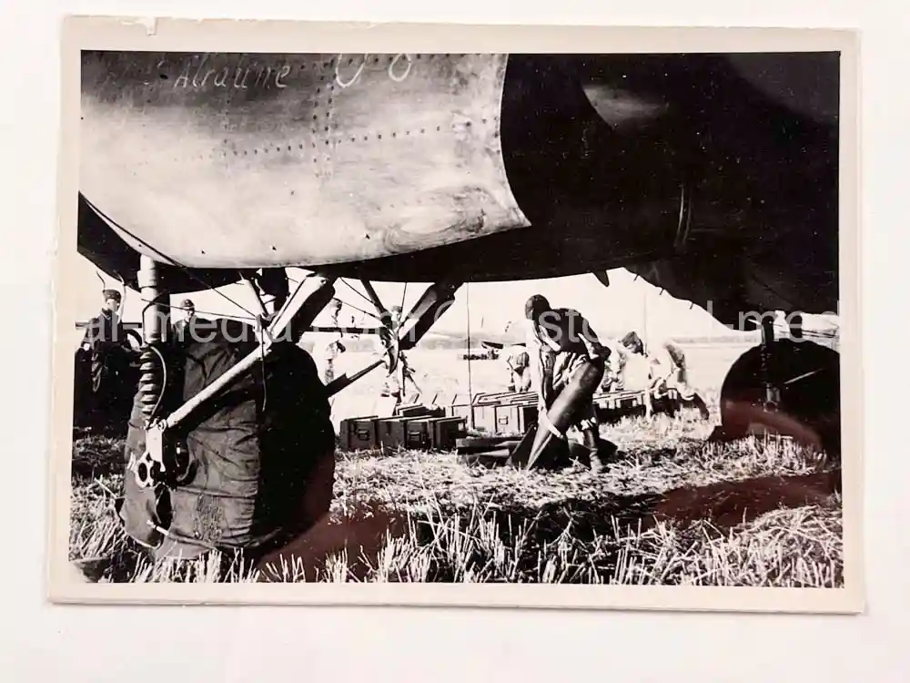 ORIGINAL PRESS PHOTO -  LUFTWAFFE BOMBER IN THE FIELD - 1939