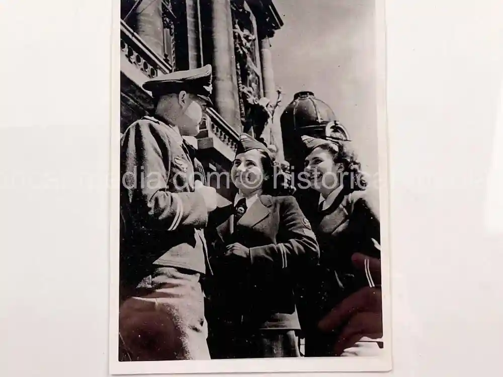ORIGINAL PRESS PHOTO -  PRETTY FEMALE LUFTWAFFE HELFERIN