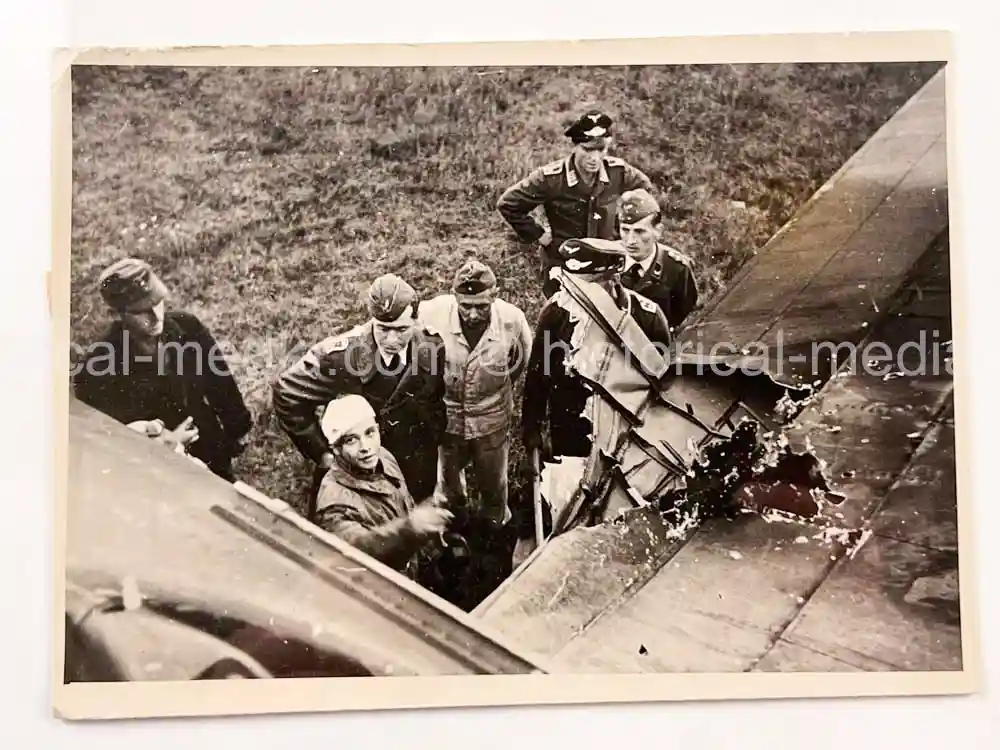 ORIGINAL PRESS PHOTO -  DAMAGED LUFTWAFFE BOMBER RETURNS DAMAGED