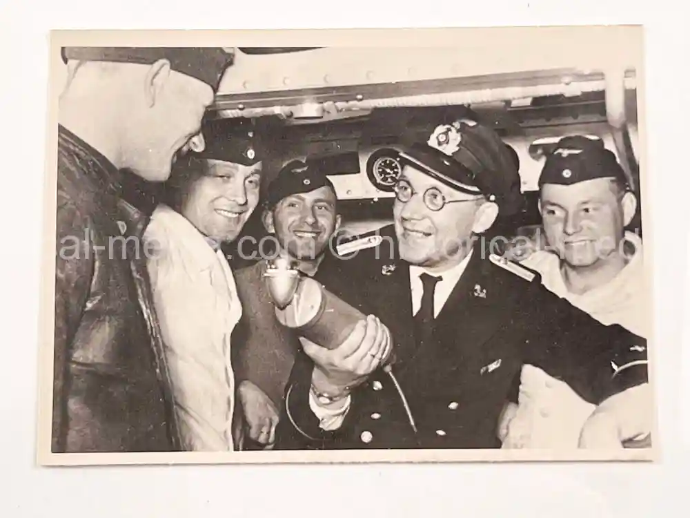 ORIGINAL PRESS PHOTO -  S-BOOT CREW INTERVIEWED