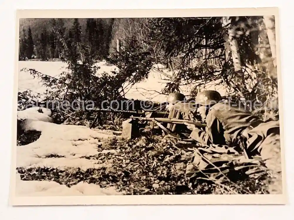 ORIGINAL PRESS PHOTO -  GERMAN INFANTRY IN ACTION IN NORWAY - GJOVIK - MAY 1940
