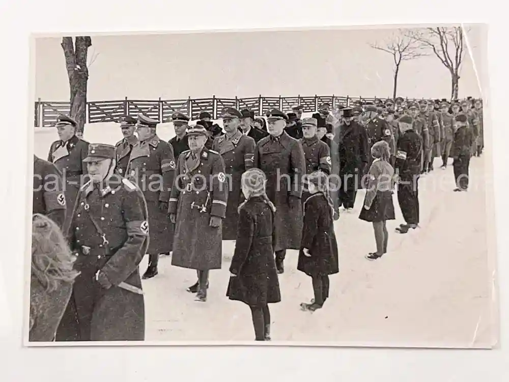 ORIGINAL PRESS PHOTO -  SA TROOPS ON MARCH + BDM GIRLS - 1944