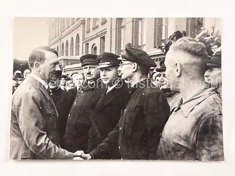 ORIGINAL PRESS PHOTO -  ADOLF HITLER GREETS VOTERS 