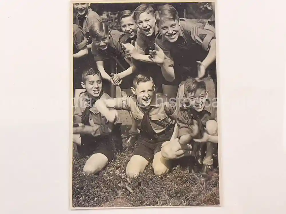 ORIGINAL PRESS PHOTO -  HITLER JUGEND BOYS CELEBRATE AUSTRIAN ANSCHLUSS 1938