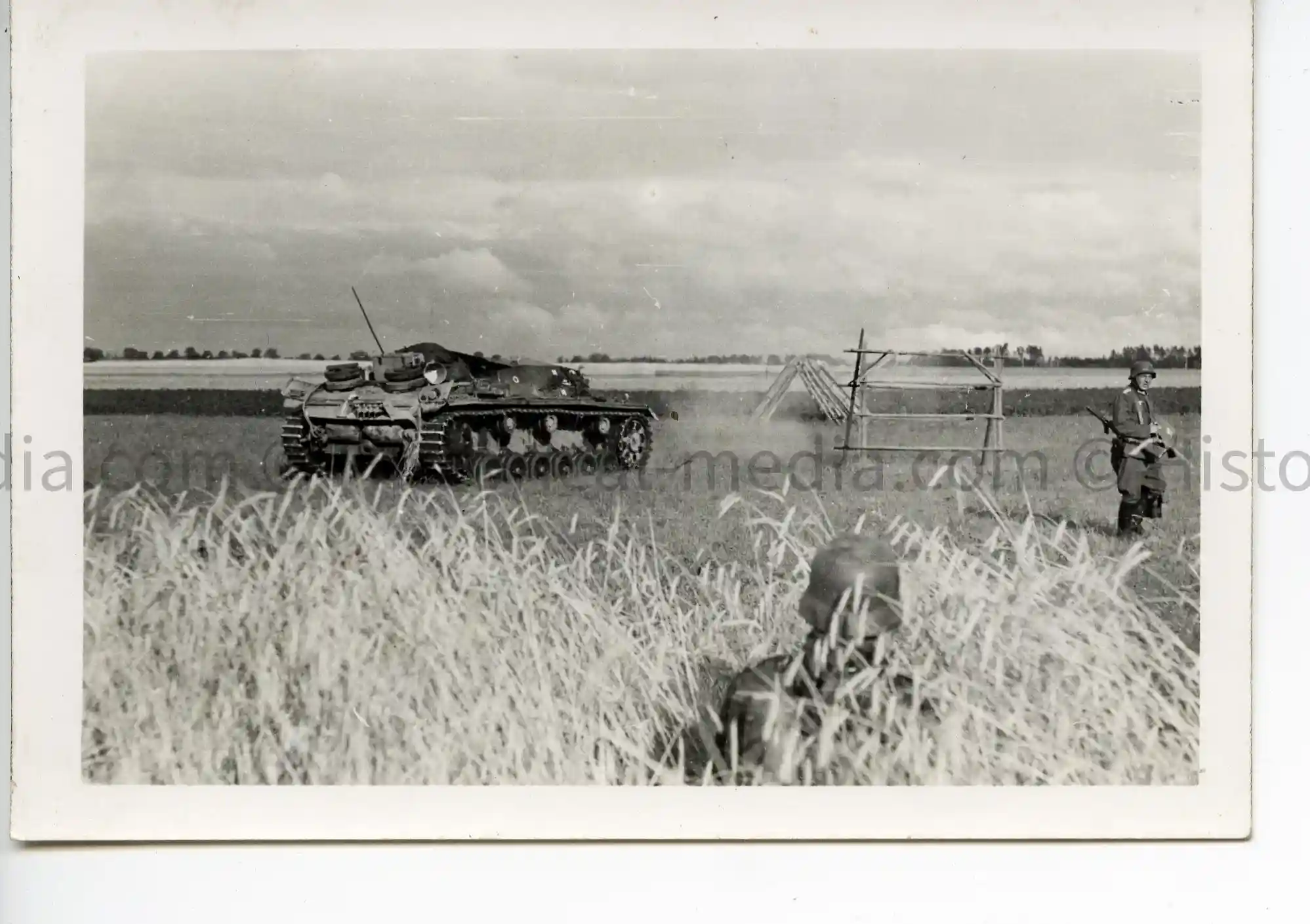 WWII GERMAN PHOTO STURMGESCHÜTZ III IN COMBAT W/ GRENADIERS
