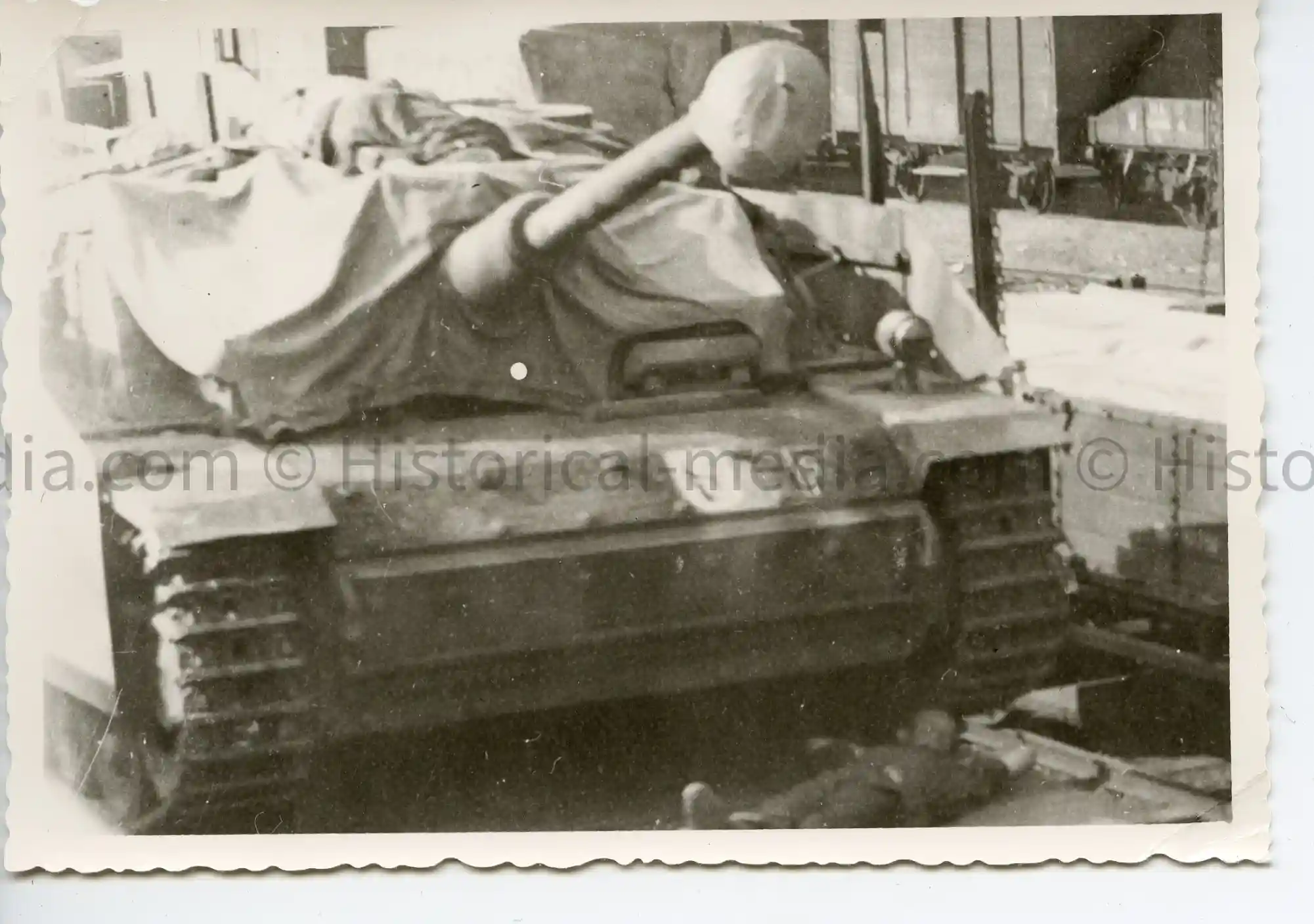 WWII GERMAN PHOTO STURMGESCHÜTZ III LANGE ROHR + UNIT EMBLEM