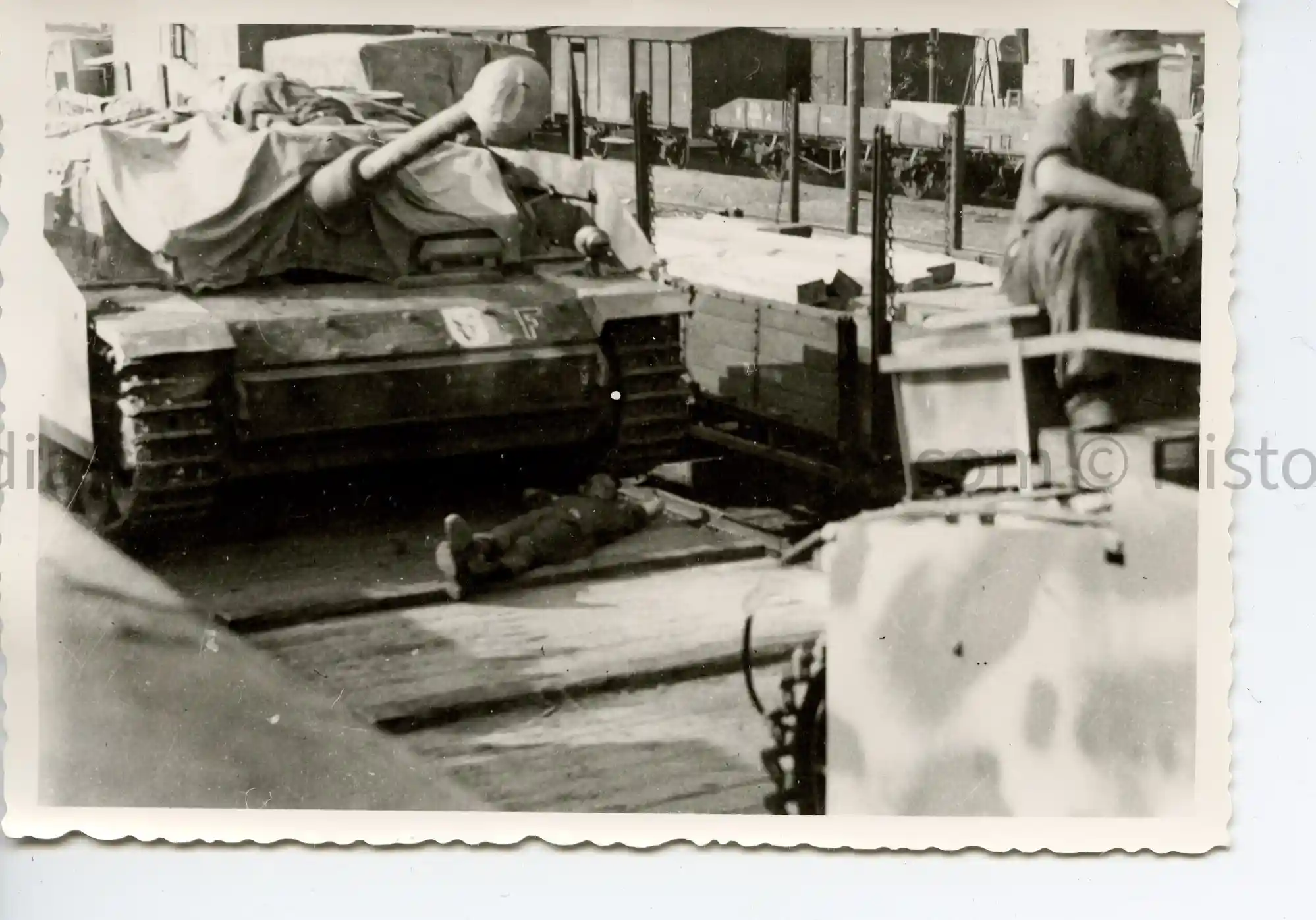 WWII GERMAN PHOTO STURMGESCHÜTZ III LANGE ROHR + SIDE ARMOR & CAMO ON TRAIN TRANSPORT