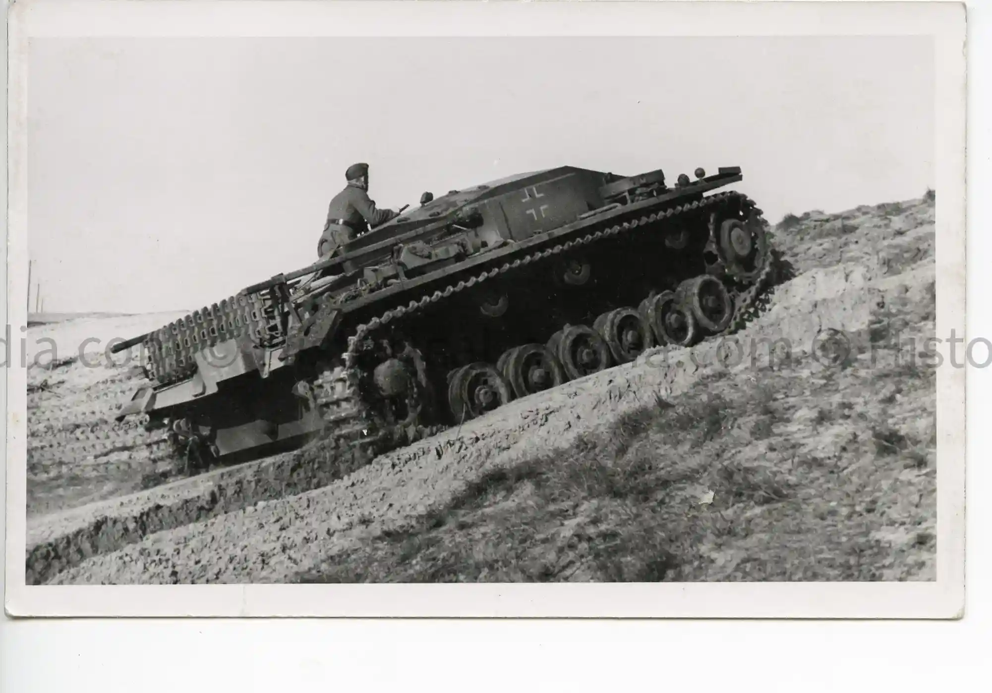 WWII GERMAN PHOTO STURMGESCHÜTZ III & CREW ON ROLL - SUPER SHARP IMAGE