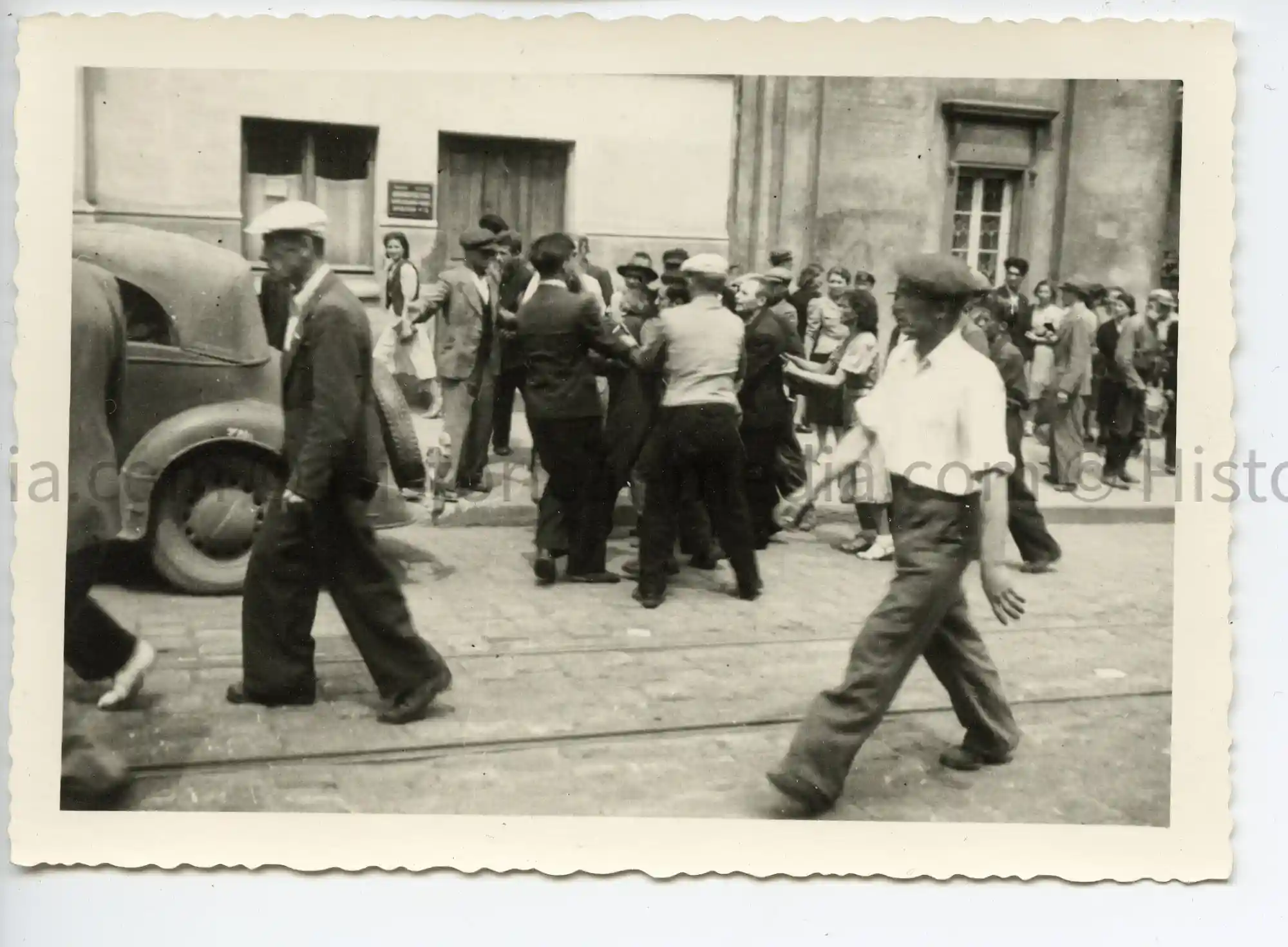 PHOTOS OF JEWS BEING ACCOSTED IN STREET - MARKED 