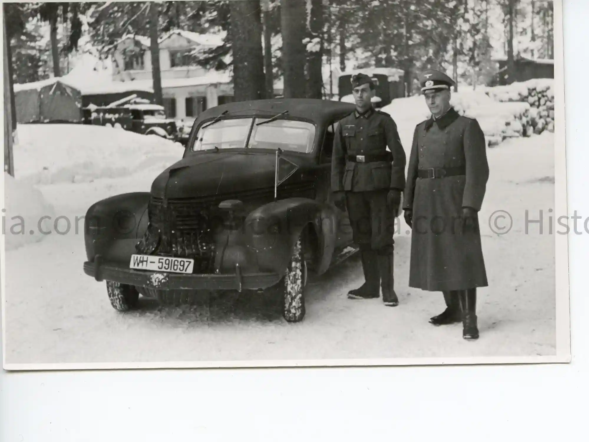 WWII GERMAN PHOTO GERMAN OPEL KAPITÄN WEHRMACHT STAFF CAR - WH-591697