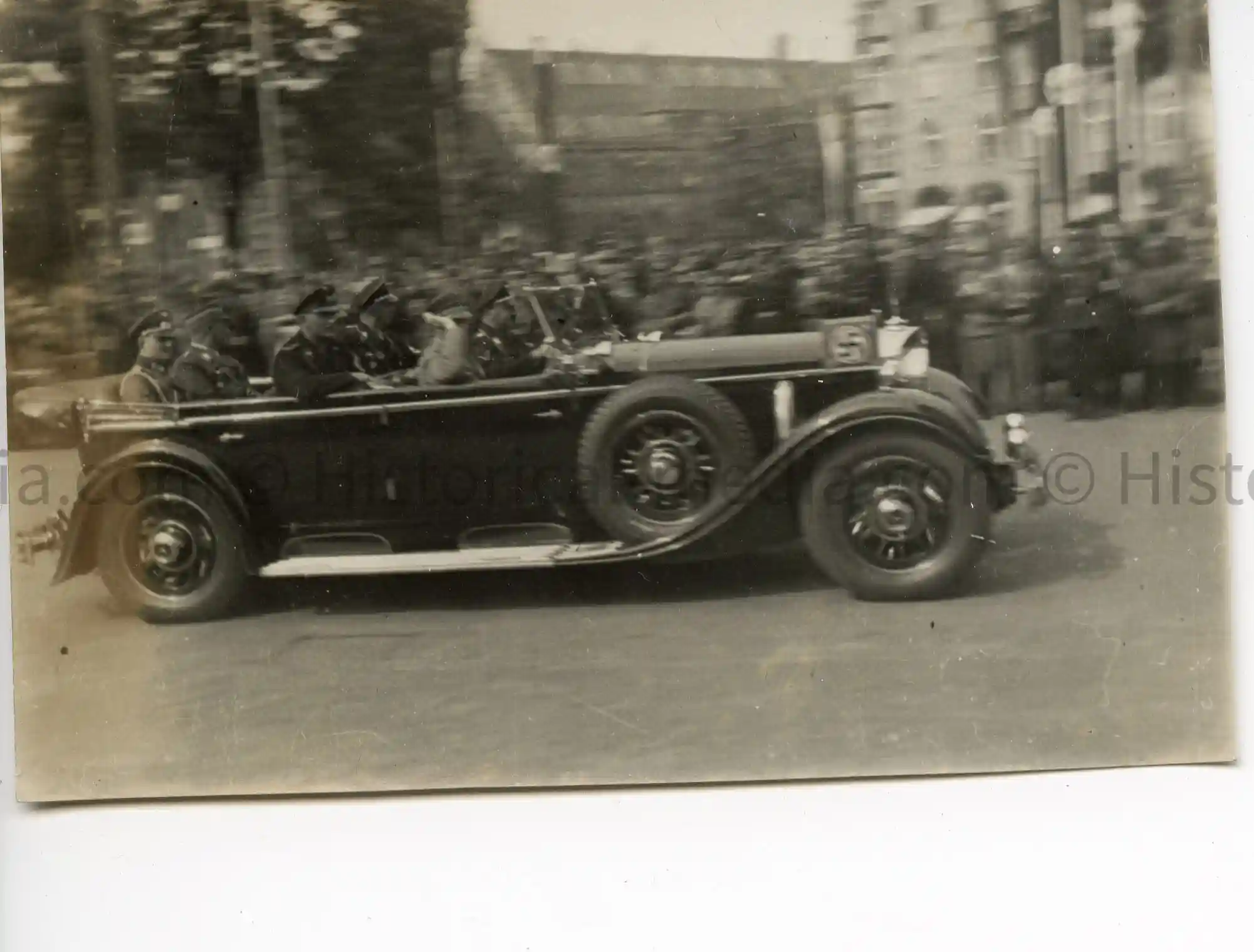 ORIGINAL PRIVATE PHOTO HITLER ON PARADE IN CONVERTIBLE
