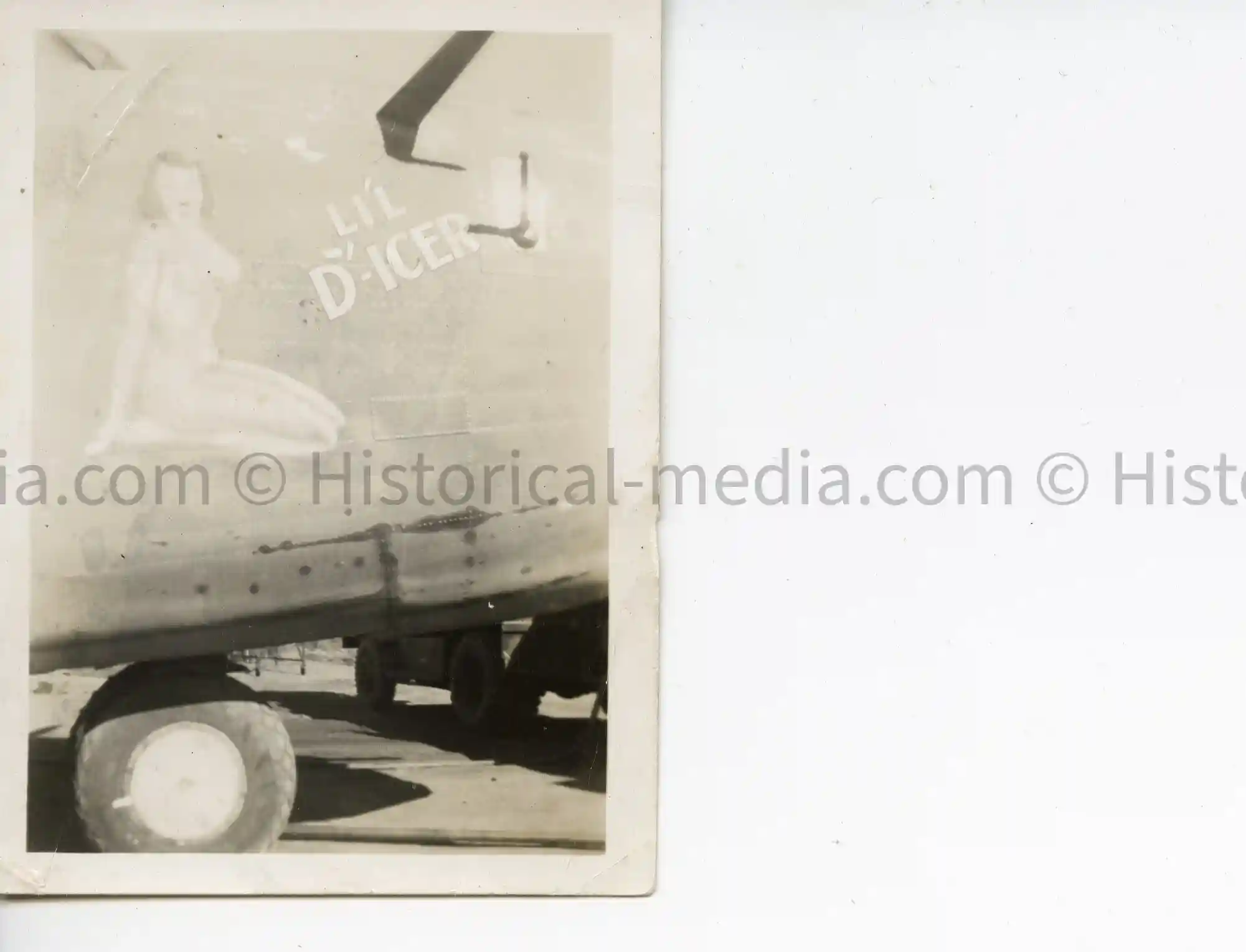 US WWII AIR CORPS NOSE ART PHOTO - LIL DICER US WWII AIR CORPS NOSE ART PHOTO - LIL DICER