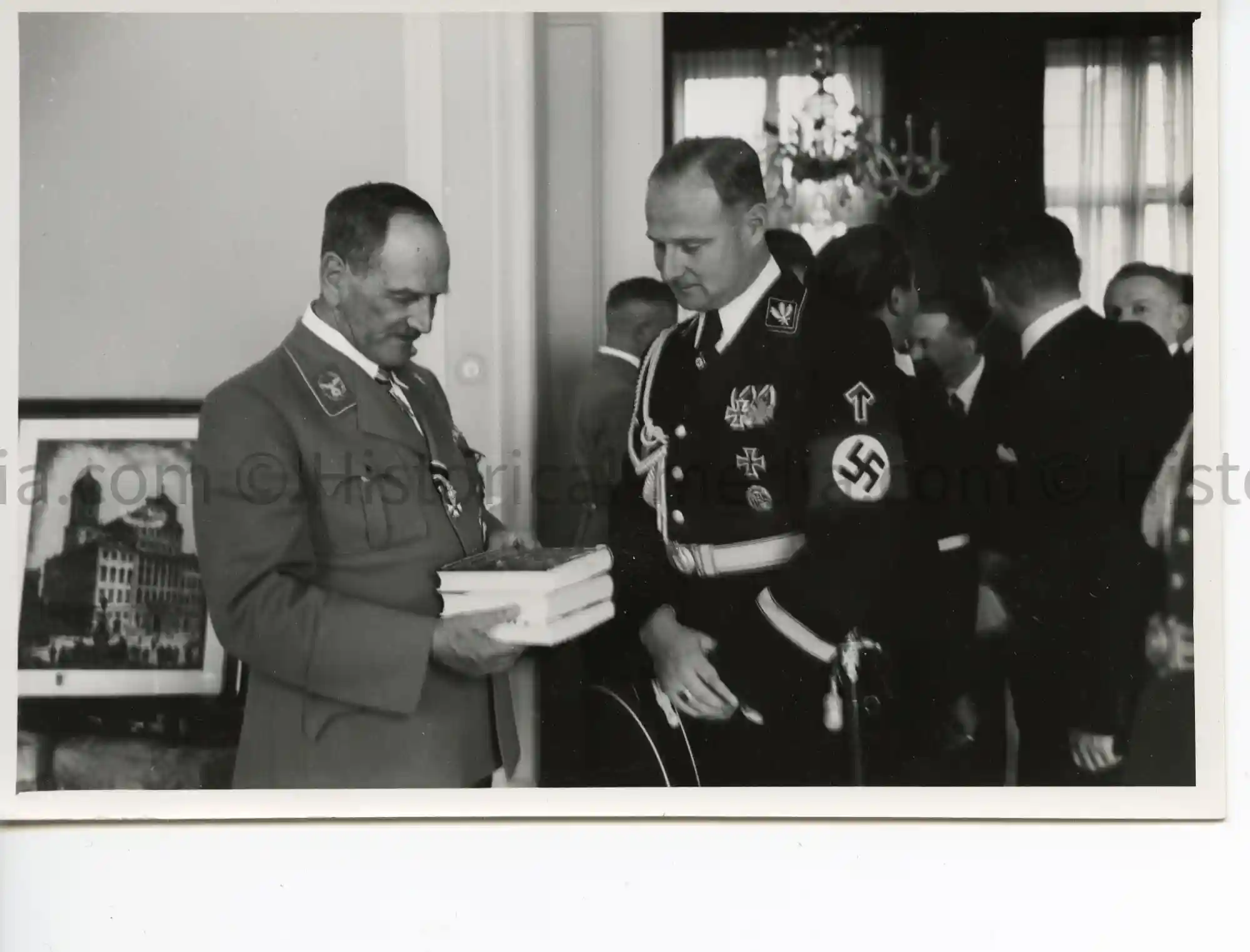 ORIGINAL PHOTO FRANZ RITTER VON EPP & SS OFFICER + MEDALS & SWORD
