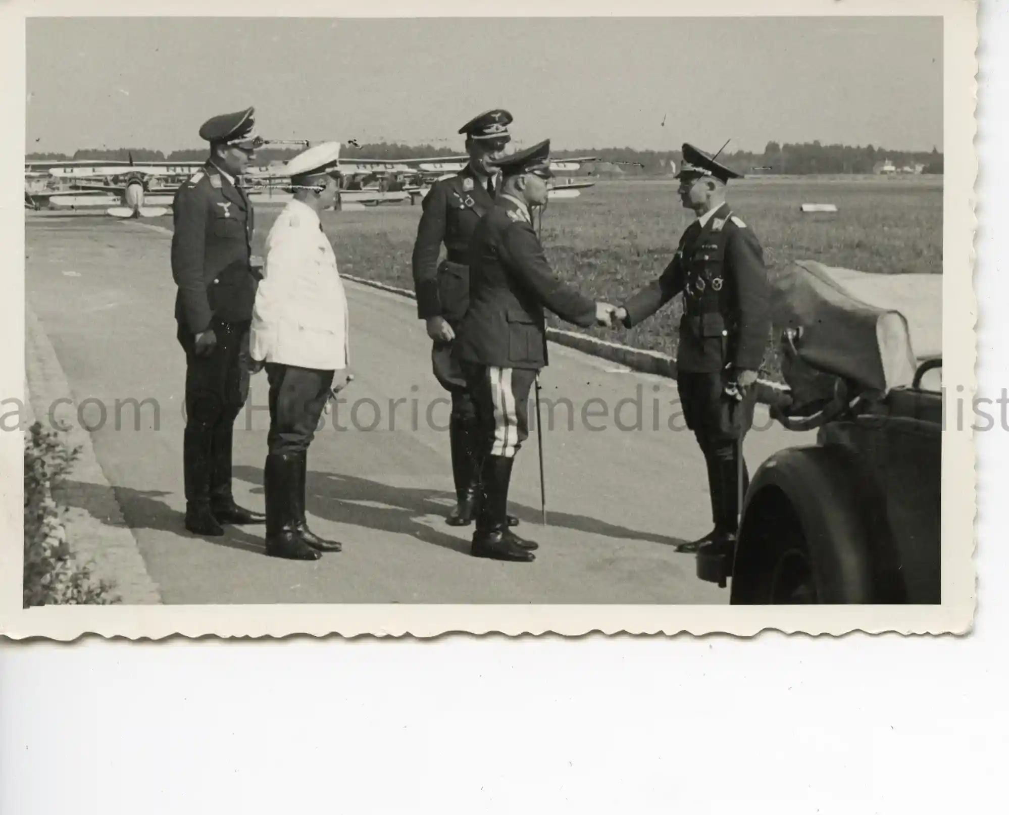 WWII GERMAN PHOTO HIGH LUFTWAFFE OFFICERS CONFER
