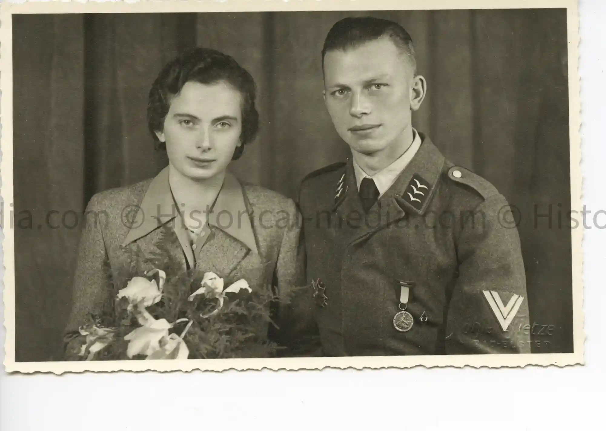 LUFTWAFFE PORTRAIT PHOTO - SPANISH CROSS AND SPANISH CIVIL WAR MEDALS